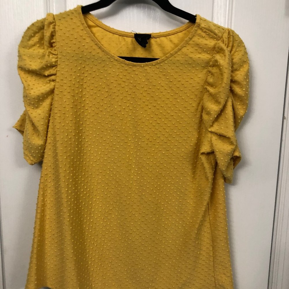 W5 yellow ruched sleeve textured short sleeve blouse.  used.